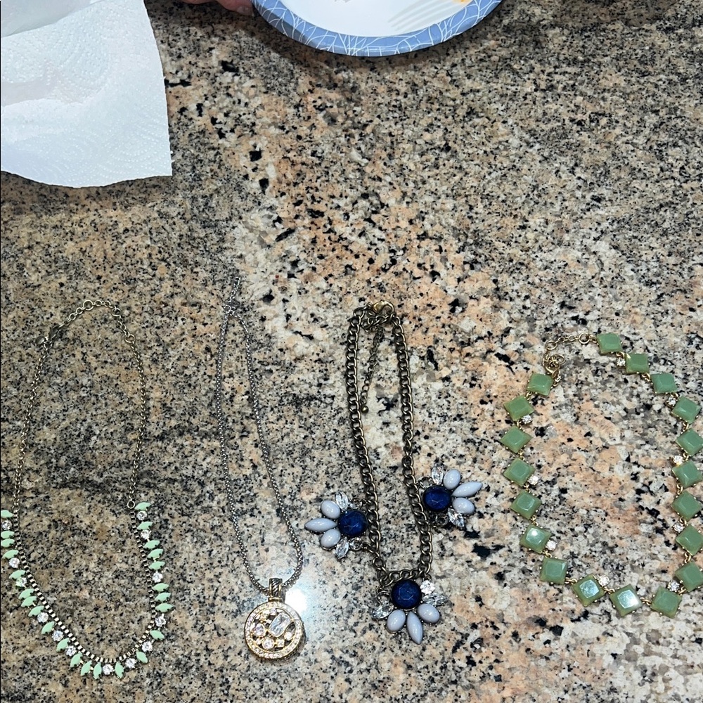 Elegant Green and Gold Necklace Set